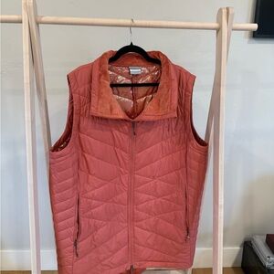 Columbia Quilted Vest in Rust Coral